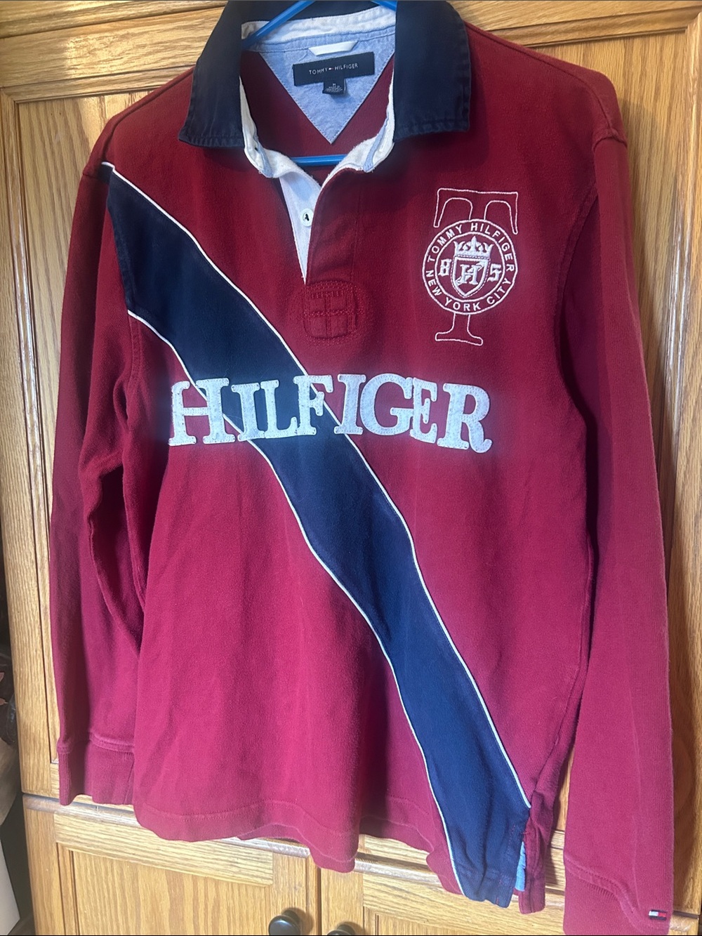 Vintage Tommy Hilfiger Men's Burgundy Rugby Crewneck with Navy Diagonal Sash